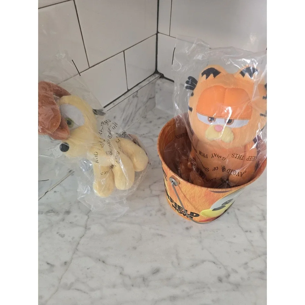New Garfield The Movie Promo Popcorn Bucket With Garfield & Odie Plush